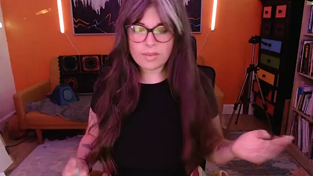 Snapshot of TheLenaAdams chatting on 11/04/25, 02:49 TheLenaAdams online show from 11/04/25, 02:49