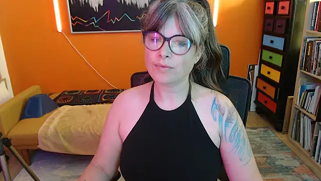 Snapshot of TheLenaAdams chatting on 11/11/25, 04:51 TheLenaAdams online show from 11/11/25, 04:51