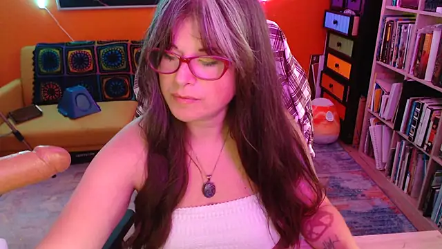 Snapshot of TheLenaAdams chatting on 11/19/25, 05:35 TheLenaAdams online show from 11/19/25, 05:35