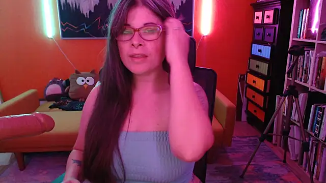 Snapshot of TheLenaAdams chatting on 12/04/25, 12:53 TheLenaAdams online show from 12/04/25, 12:53