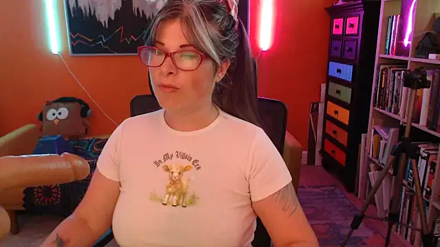 Snapshot of TheLenaAdams chatting on 12/14/25, 11:09 TheLenaAdams online show from 12/14/25, 11:09