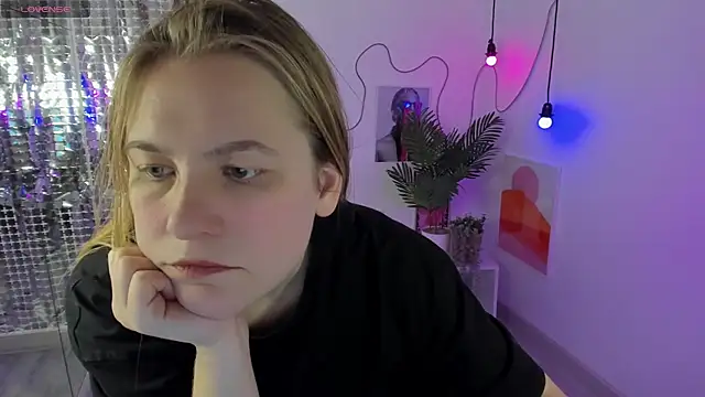 Snapshot of JadeSoft chatting on 12/15/24, 04:48 JadeSoft online show from 12/15/24, 04:48