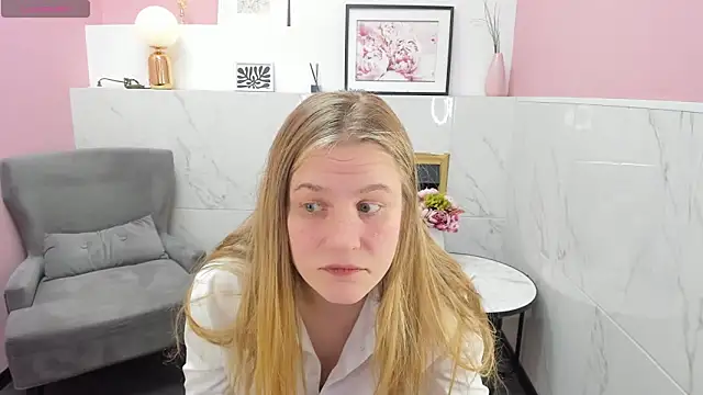 Snapshot of JadeSoft chatting on 12/20/24, 02:52 JadeSoft online show from 12/20/24, 02:52