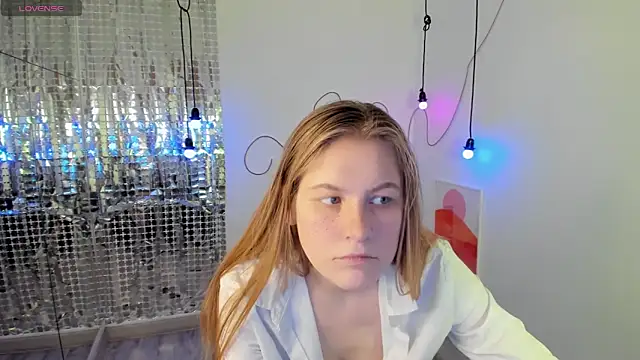 Snapshot of JadeSoft chatting on 12/22/24, 01:33 JadeSoft online show from 12/22/24, 01:33