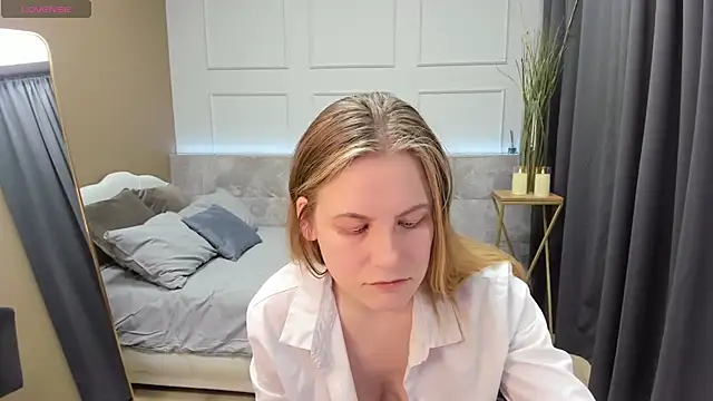 Snapshot of JadeSoft chatting on 12/27/24, 11:42 JadeSoft online show from 12/27/24, 11:42