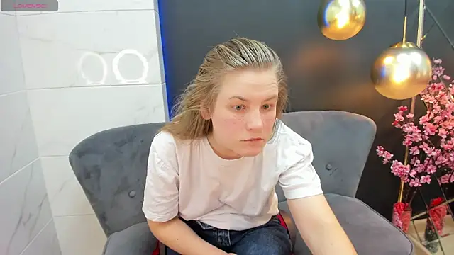 Snapshot of JadeSoft chatting on 02/16/25, 04:42 JadeSoft online show from 02/16/25, 04:42