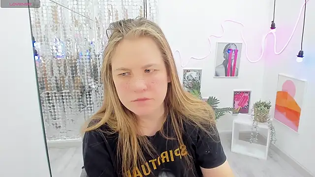 Snapshot of JadeSoft chatting on 02/22/25, 03:01 JadeSoft online show from 02/22/25, 03:01