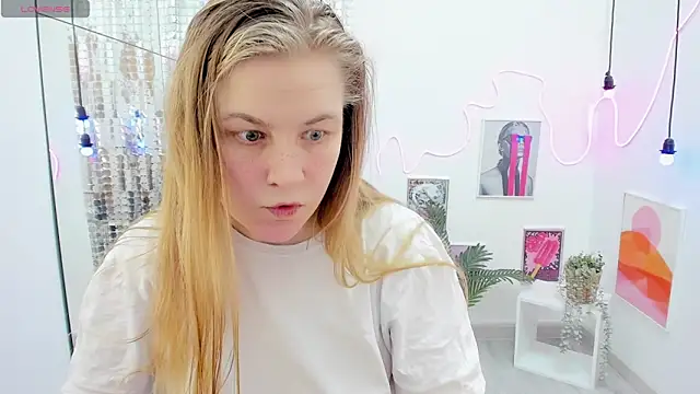 Snapshot of JadeSoft chatting on 03/04/25, 08:49 JadeSoft online show from 03/04/25, 08:49