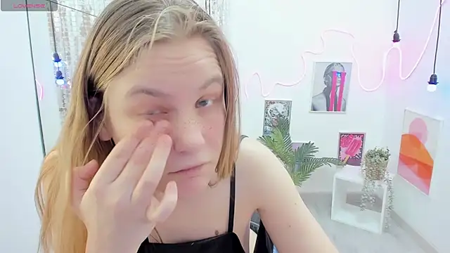 Snapshot of JadeSoft chatting on 03/04/25, 11:54 JadeSoft online show from 03/04/25, 11:54