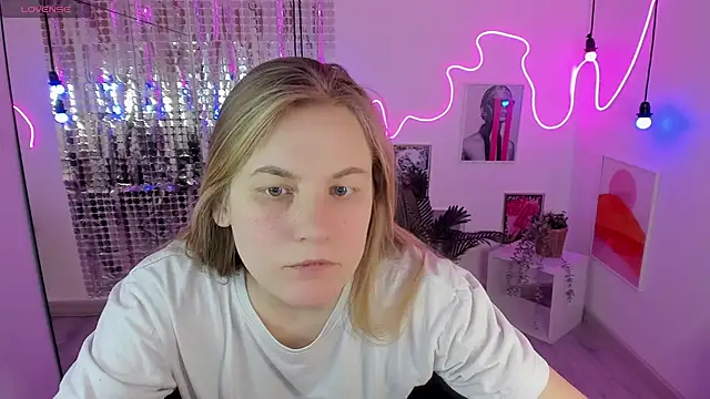 Snapshot of JadeSoft chatting on 03/09/25, 04:55 JadeSoft online show from 03/09/25, 04:55