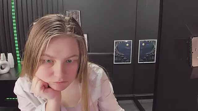 Snapshot of JadeSoft chatting on 03/18/25, 10:04 JadeSoft online show from 03/18/25, 10:04