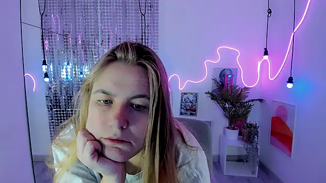 Snapshot of JadeSoft chatting on 10/03/25, 08:28 JadeSoft online show from 10/03/25, 08:28