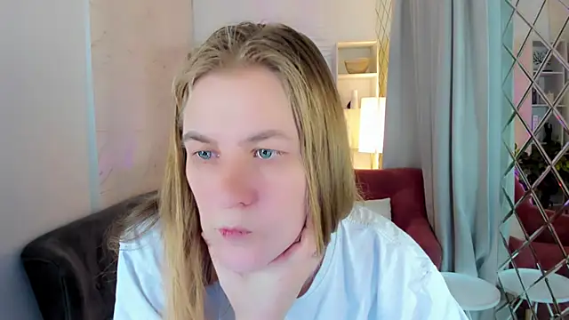 Snapshot of JadeSoft chatting on 11/12/25, 08:41 JadeSoft online show from 11/12/25, 08:41