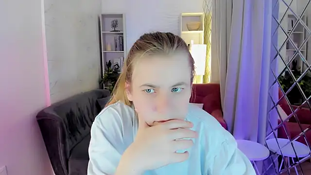 Snapshot of JadeSoft chatting on 11/19/25, 09:15 JadeSoft online show from 11/19/25, 09:15