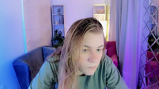 Snapshot of JadeSoft chatting on 11/21/25, 08:29 JadeSoft online show from 11/21/25, 08:29