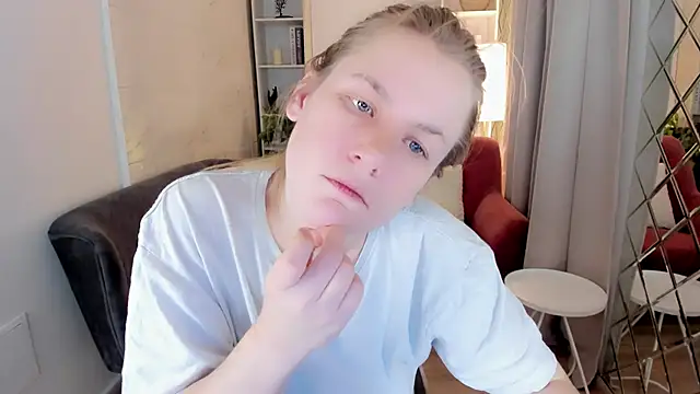 Snapshot of JadeSoft chatting on 12/13/25, 07:53 JadeSoft online show from 12/13/25, 07:53