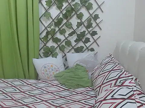 Snapshot of Lovelywife786 chatting on 12/14/24, 02:53 Lovelywife786 online show from 12/14/24, 02:53