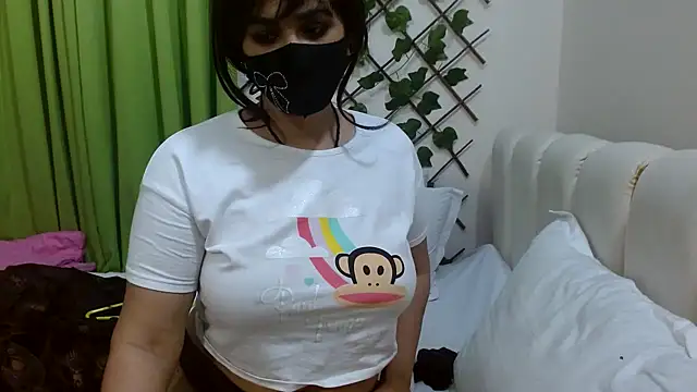 Snapshot of Lovelywife786 chatting on 01/03/25, 06:46 Lovelywife786 online show from 01/03/25, 06:46