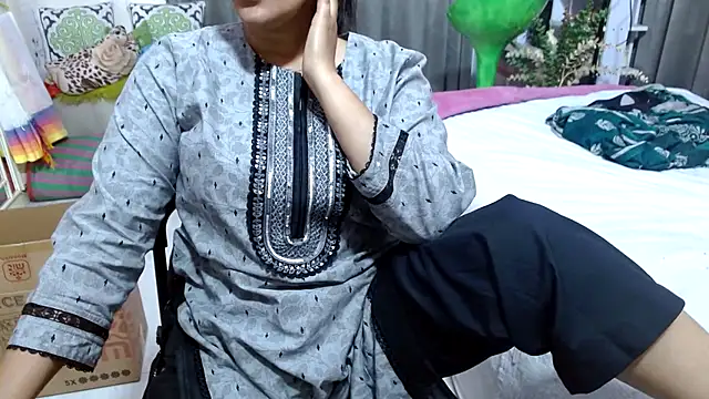 Snapshot of Lovelywife786 chatting on 02/19/25, 01:28 Lovelywife786 online show from 02/19/25, 01:28