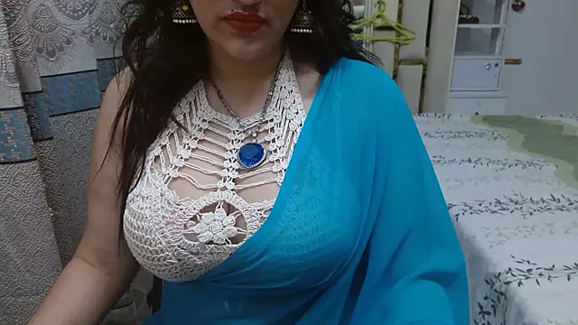 Snapshot of Lovelywife786 chatting on 11/15/25, 04:03 Lovelywife786 online show from 11/15/25, 04:03