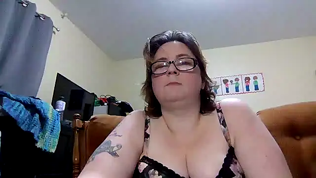 Snapshot of newfieocean chatting on 12/11/24, 01:47 newfieocean online show from 12/11/24, 01:47