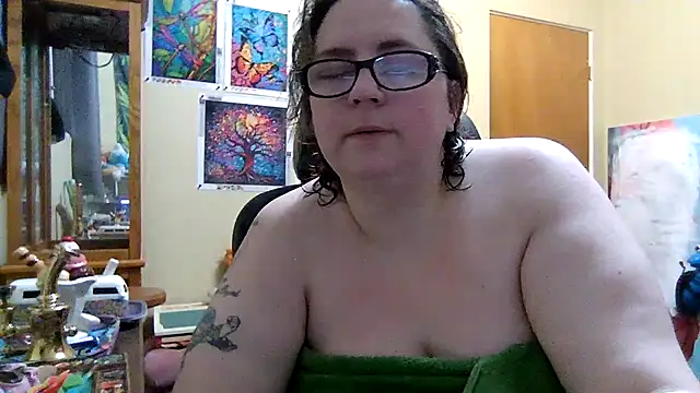 Snapshot of newfieocean chatting on 12/13/24, 11:45 newfieocean online show from 12/13/24, 11:45