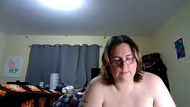 Snapshot of newfieocean chatting on 02/19/25, 01:29 newfieocean online show from 02/19/25, 01:29