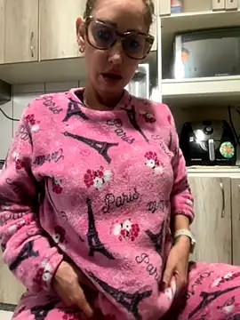 Snapshot of RAIRAsexy chatting on 10/24/25, 08:55 RAIRAsexy online show from 10/24/25, 08:55