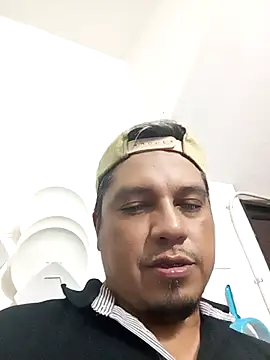 Snapshot of Vulckano43 chatting on 02/20/25, 11:43 Vulckano43 online show from 02/20/25, 11:43