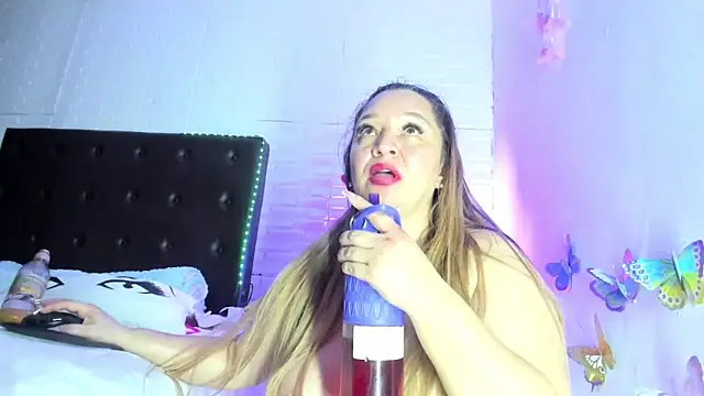 Snapshot of AndreaLombana chatting on 03/21/25, 03:01 AndreaLombana online show from 03/21/25, 03:01