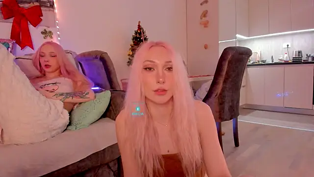 Snapshot of AlexRoseLiRed chatting on 01/04/25, 02:35 AlexRoseLiRed online show from 01/04/25, 02:35