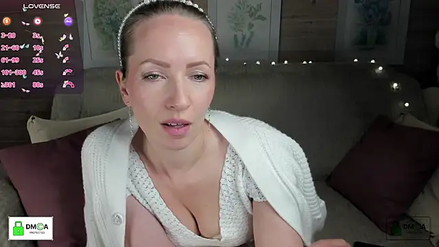 Queenymel online show from 11/11/25, 03:34