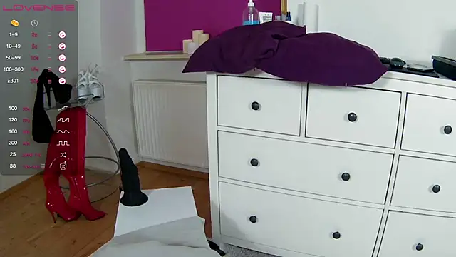 Latina daily online show from 11/27/25, 01:02