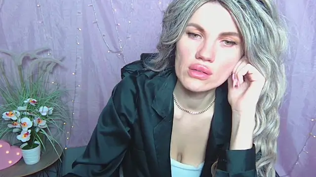 MilaLoona online show from 04/16/26, 06:47