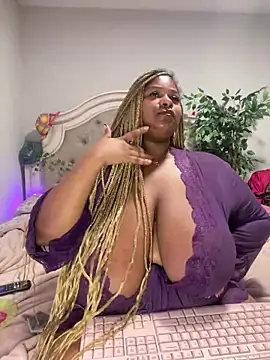 Snapshot of BigFineSelena chatting on 12/04/24, 10:46 BigFineSelena online show from 12/04/24, 10:46