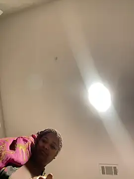 Snapshot of BigFineSelena chatting on 12/25/24, 12:37 BigFineSelena online show from 12/25/24, 12:37