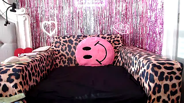 Snapshot of BigFineSelena chatting on 03/10/25, 01:10 BigFineSelena online show from 03/10/25, 01:10