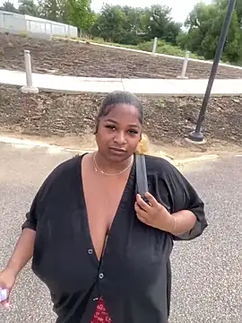 Snapshot of BigFineSelena chatting on 10/08/25, 03:31 BigFineSelena online show from 10/08/25, 03:31