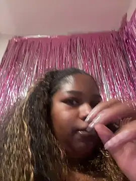 BigFineSelena online show from 06/25/26, 09:47