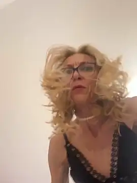 Snapshot of adella13 chatting on 12/20/24, 02:49 adella13 online show from 12/20/24, 02:49