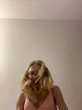 Snapshot of adella13 chatting on 01/19/25, 11:43 adella13 online show from 01/19/25, 11:43