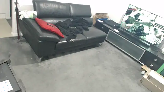 Snapshot of shhhoot73 chatting on 11/22/25, 10:03 shhhoot73 online show from 11/22/25, 10:03