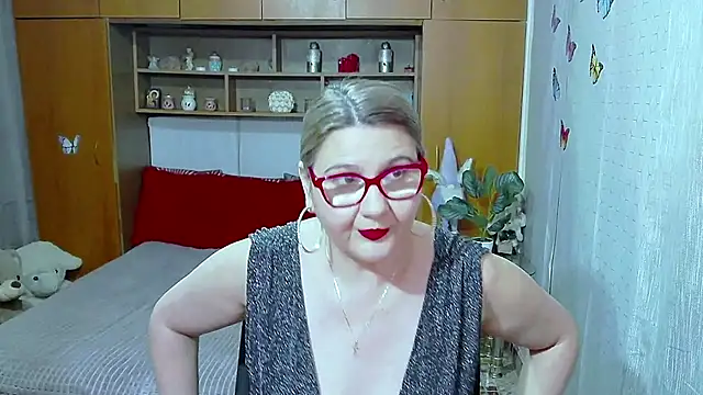 LucilleFenlys online show from 05/26/26, 08:16
