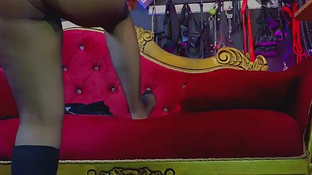 Snapshot of PerlaDivaio chatting on 10/27/25, 02:32 PerlaDivaio online show from 10/27/25, 02:32