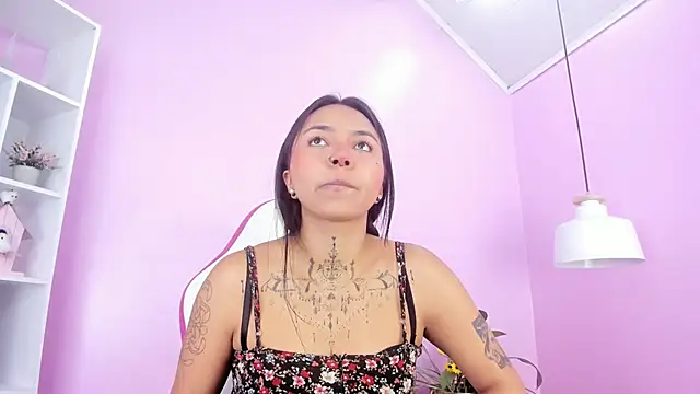 Snapshot of miss_soffi_ chatting on 02/04/25, 12:33 miss soffi  online show from 02/04/25, 12:33