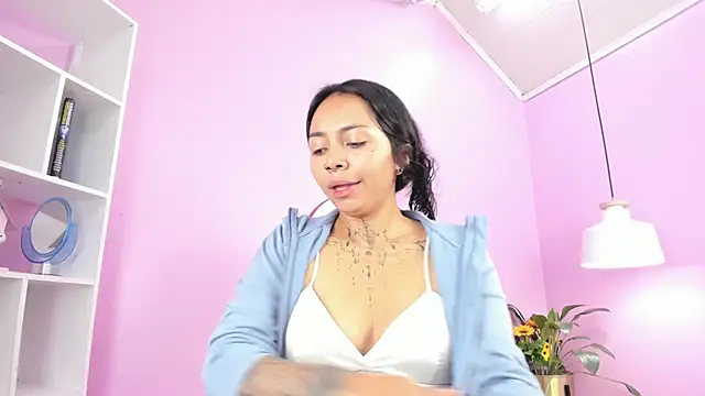 Snapshot of miss_soffi_ chatting on 03/06/25, 12:19 miss soffi  online show from 03/06/25, 12:19