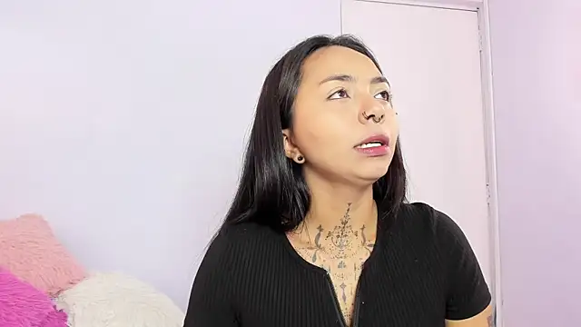 Snapshot of miss_soffi_ chatting on 09/27/25, 12:21 miss soffi  online show from 09/27/25, 12:21