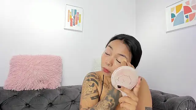 miss soffi  online show from 11/24/25, 12:16