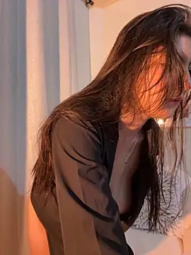 Snapshot of loolla_23 chatting on 10/02/25, 12:39 loolla 23 online show from 10/02/25, 12:39