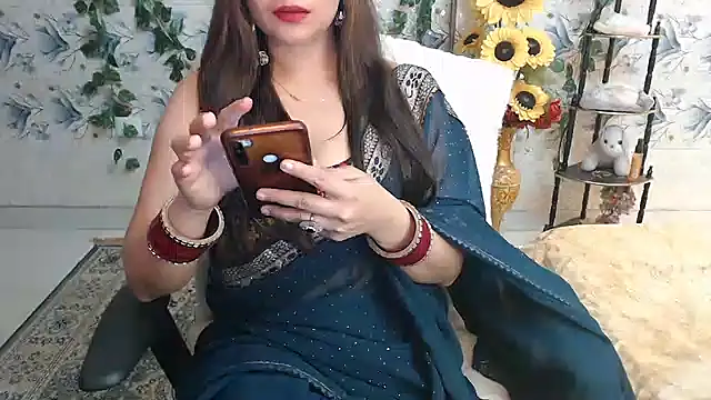 Snapshot of mahimagicdoll_DESI chatting on 12/12/24, 02:11 mahimagicdoll DESI online show from 12/12/24, 02:11